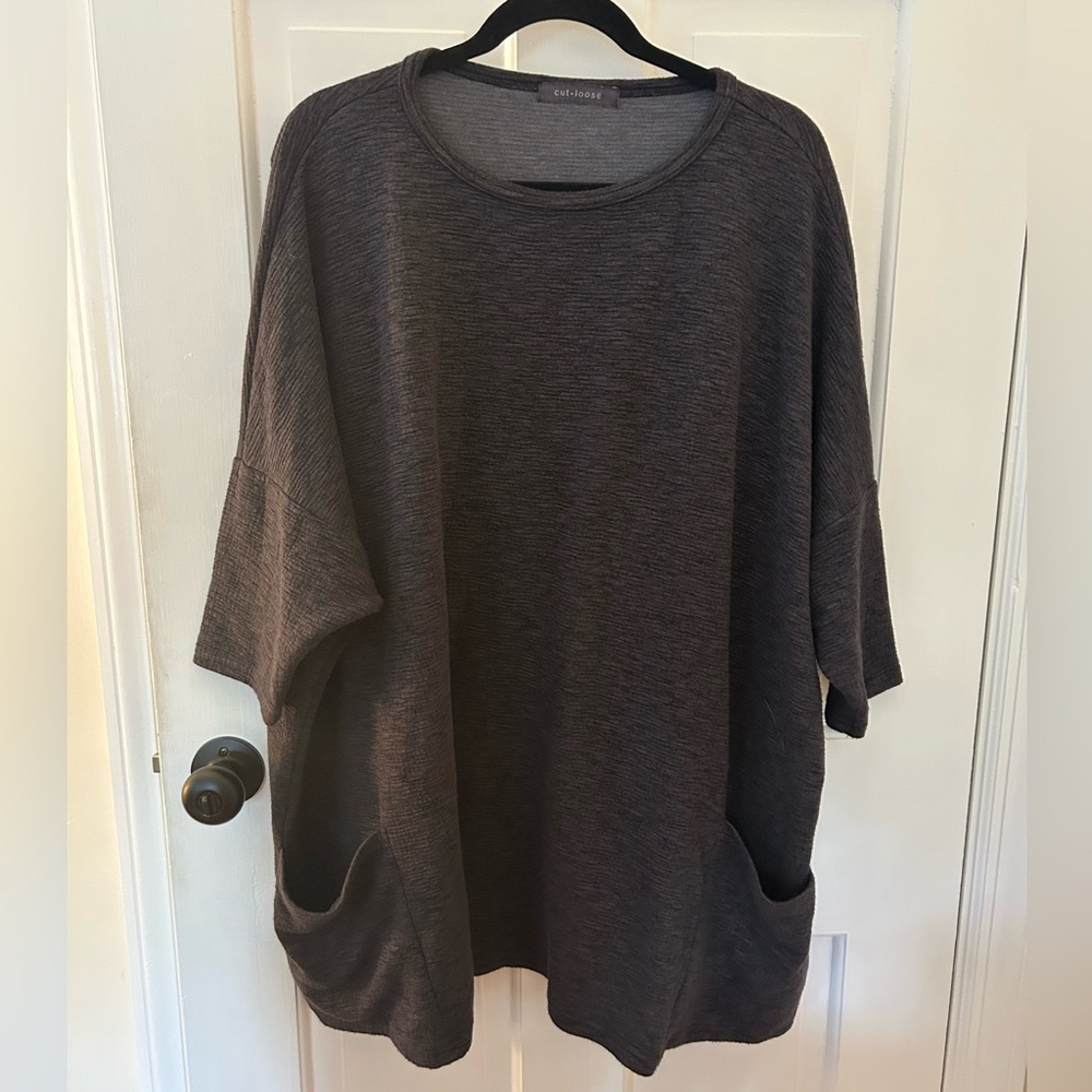 CUT LOOSE CHARCOAL GRAY ONE SIZE TUNIC WITH 3/4 SLEEVES AND POCKETS